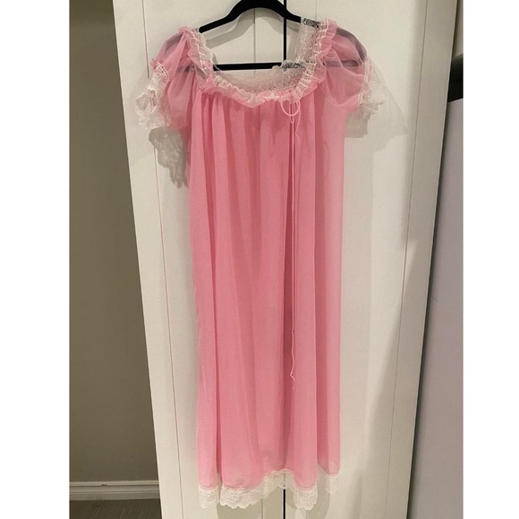Vintage frilly nightgown - Picture 1 of 4